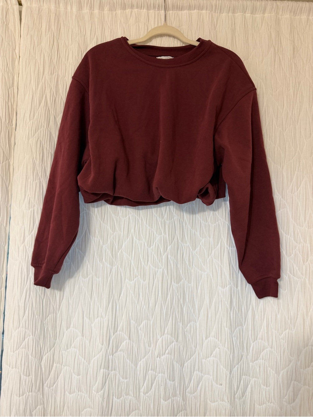 Classic Cropped Crewneck Sweatshirt - Burgundy